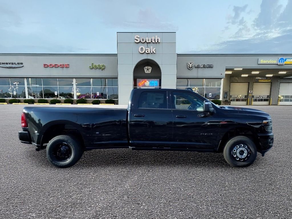 New 2027 Diamond Black Crystal Pearlcoat RAM Laramie image 2