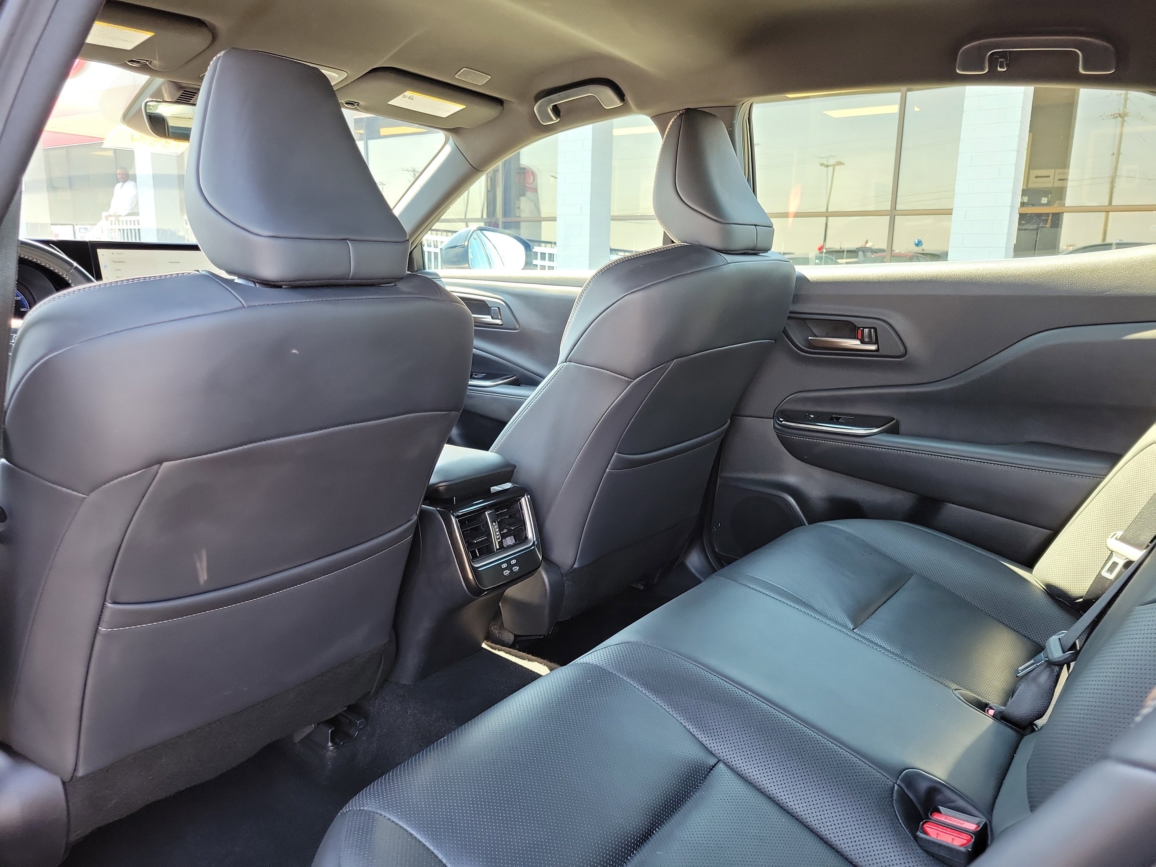 2025 Toyota Crown XLE - Photo 14