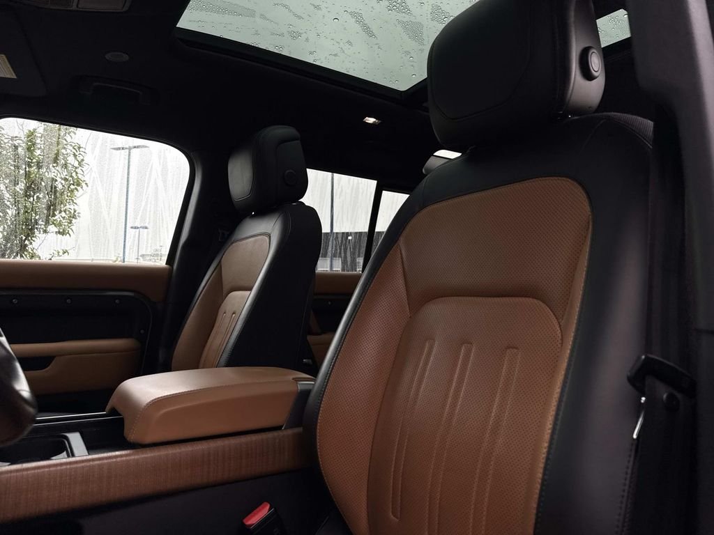 Used 2021  Land Rover X image 20