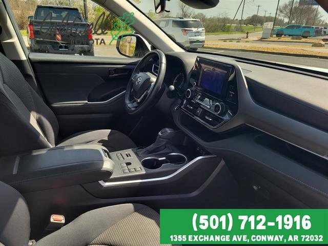 2024 Toyota Highlander LE - Photo 28