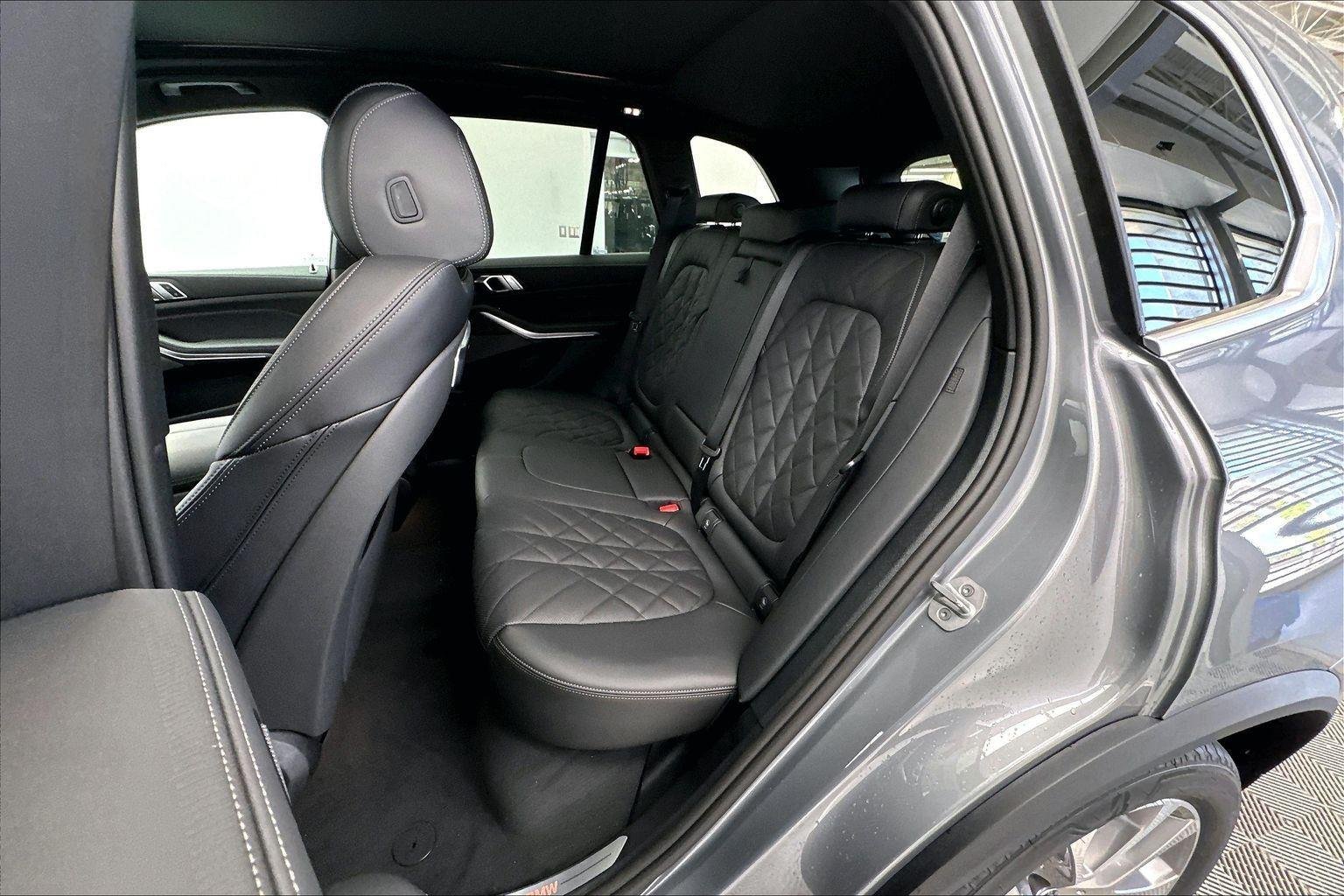 New 2026 Skyscraper Grey Metallic BMW xDrive40i image 29