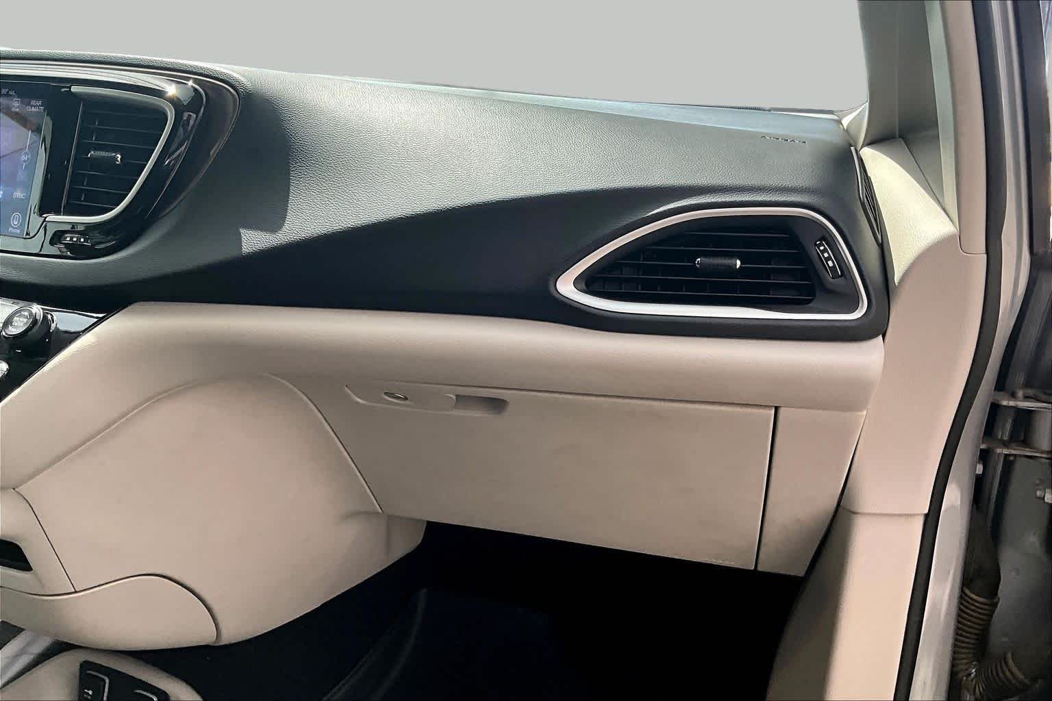 Used 2017 Billet Silver Metallic Clearcoat Chrysler Touring-L image 18