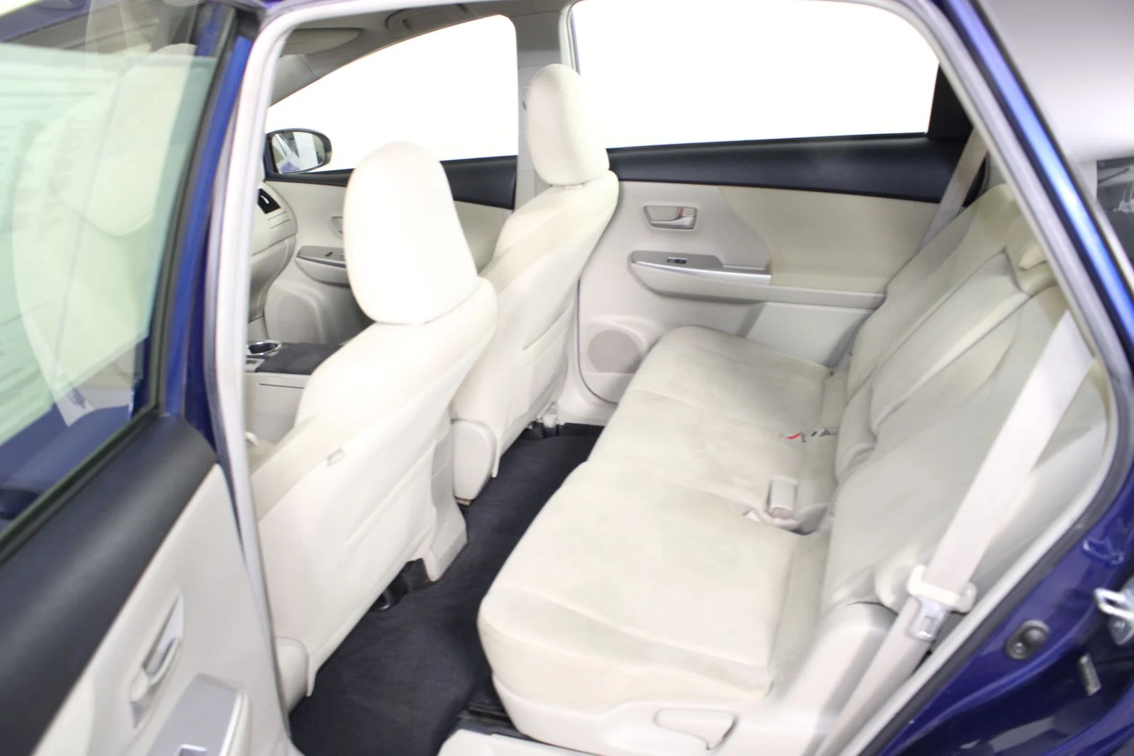 Used 2012 Blue Toyota Three image 8
