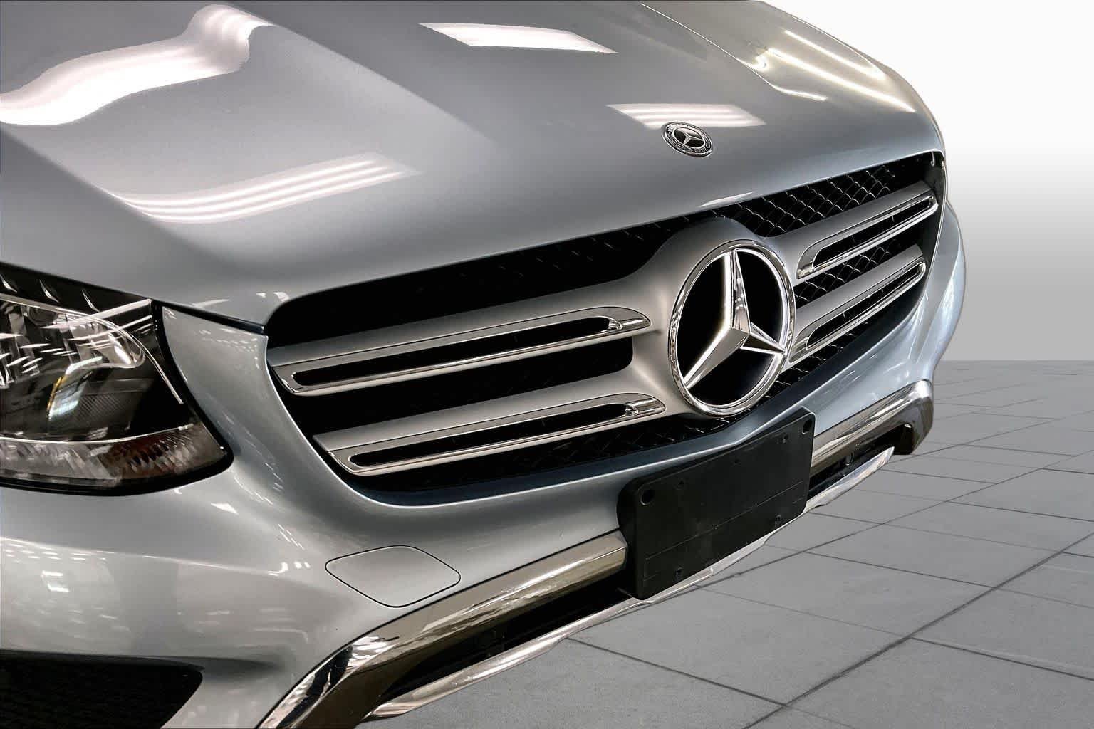 Used 2018 Diamond Silver Metallic Mercedes-Benz GLC 300 image 32
