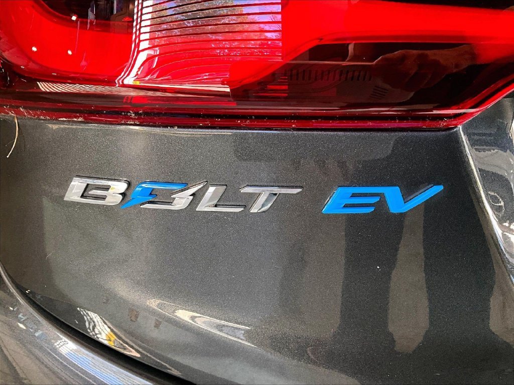 Used 2018 Gray Chevrolet Premier image 29