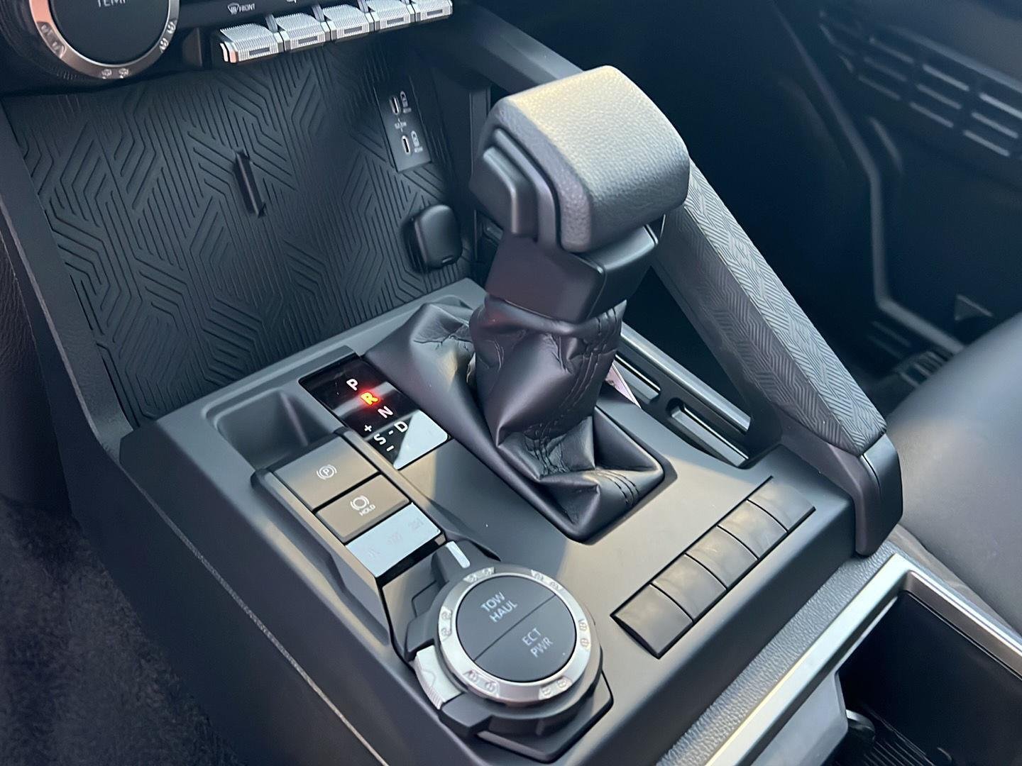 2025 Toyota Tacoma SR5 - Photo 28