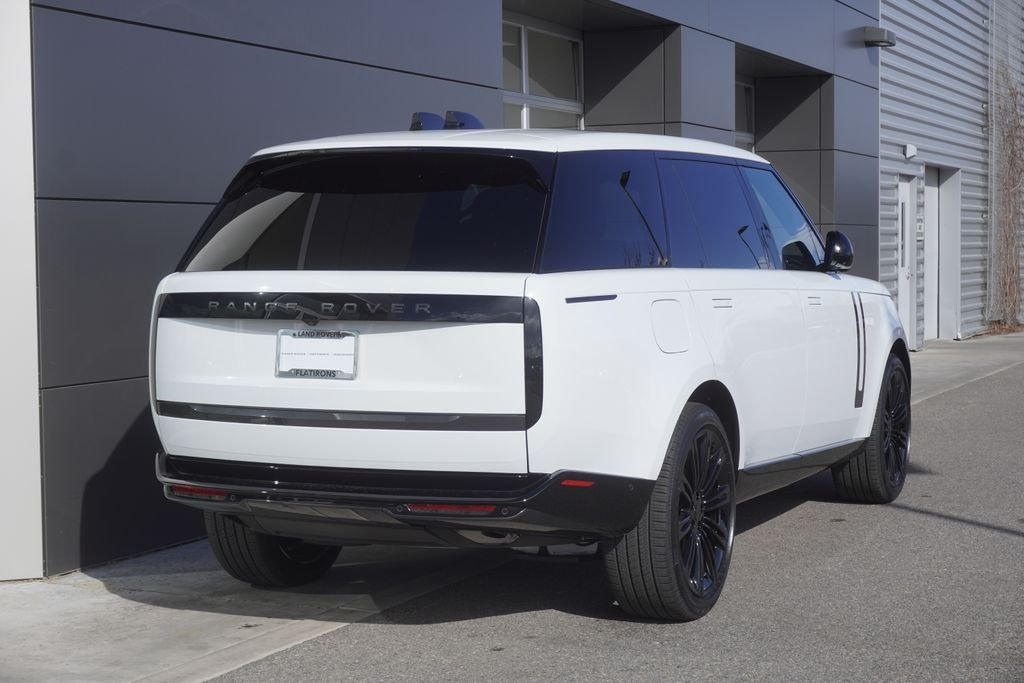 New 2026 Fuji White Land Rover SE image 2