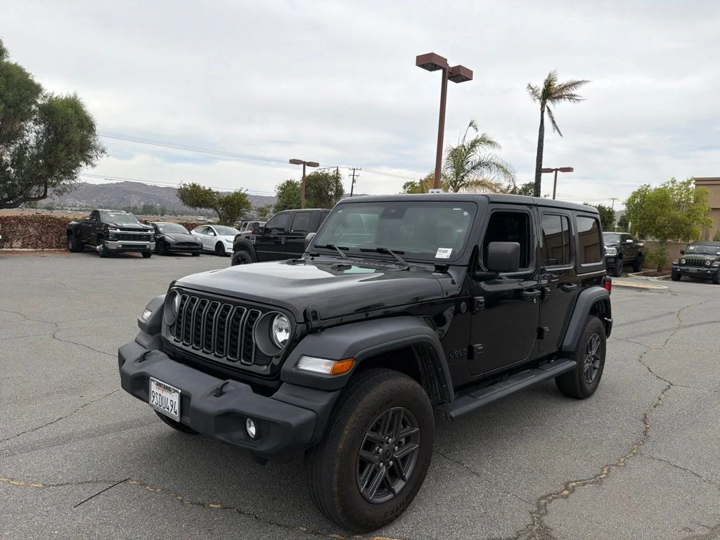Used 2025 Black Jeep Sport S image 9