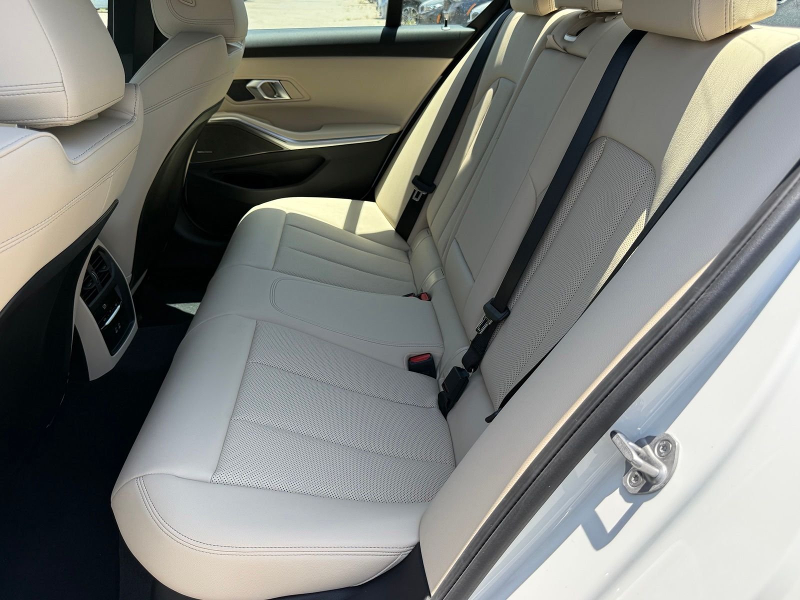 New 2026 Alpine White BMW 330i xDrive image 30