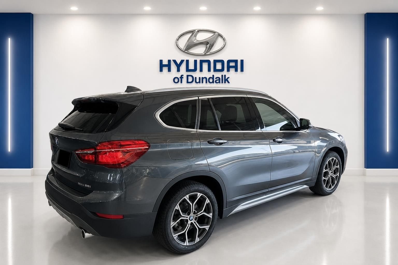 Used 2020 Gray BMW xDrive28i image 4