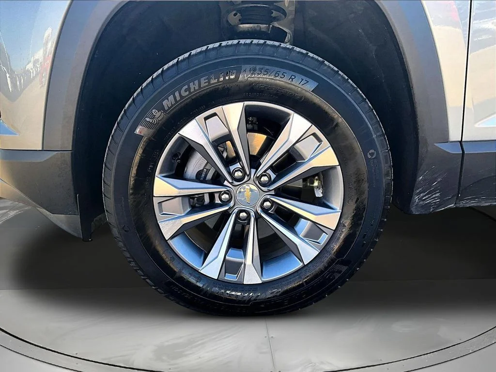 Used 2025 Gray Chevrolet LT image 31