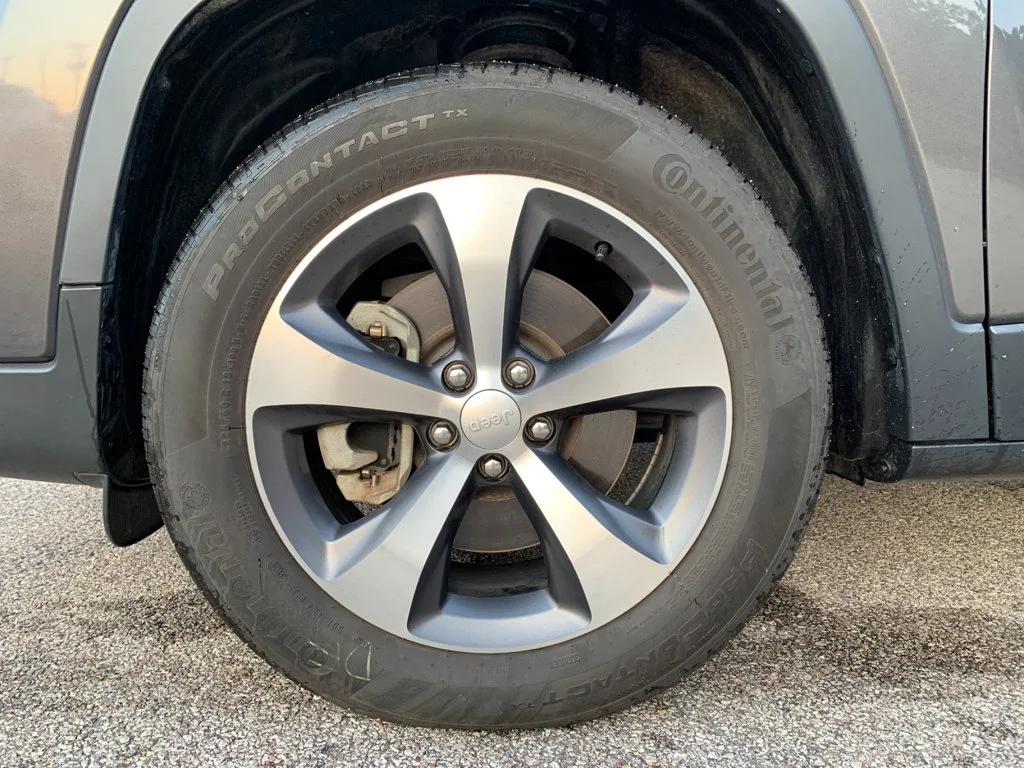 Used 2022 Gray Jeep Limited image 32