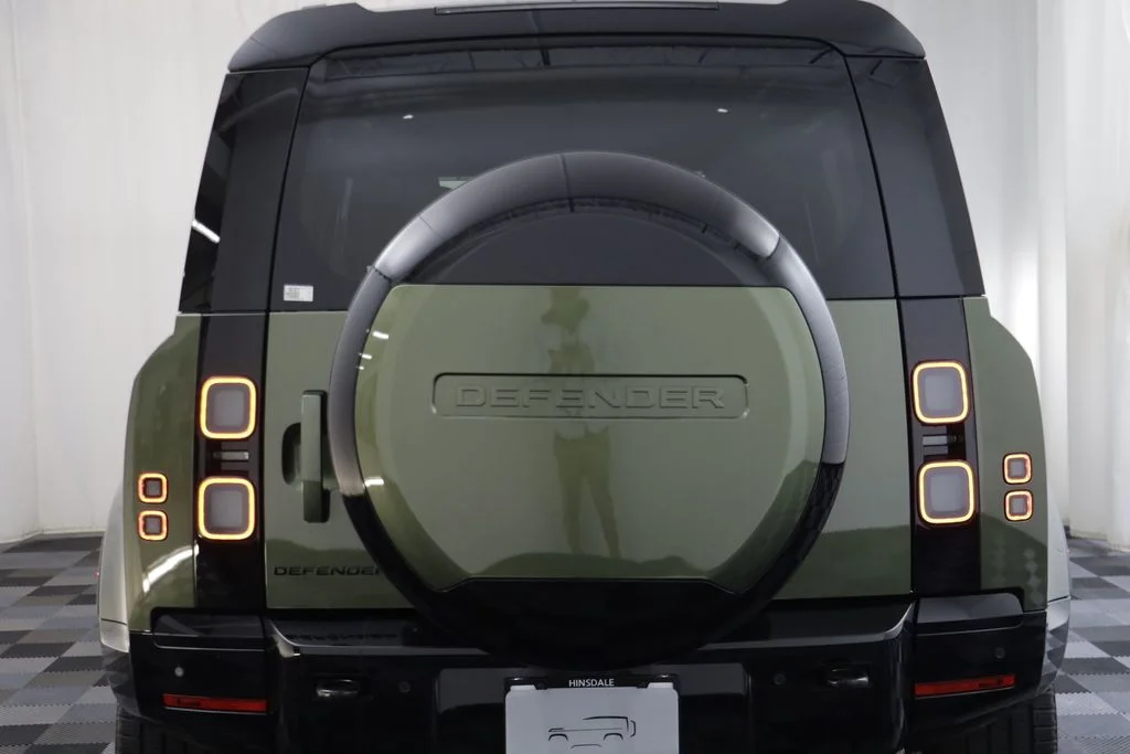 New 2026 Green Land Rover X-Dynamic SE image 17