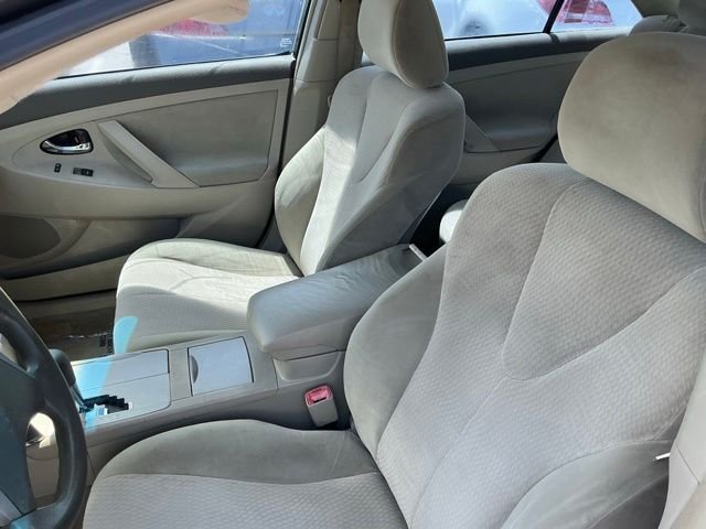 Used 2011 Gray Toyota LE image 16