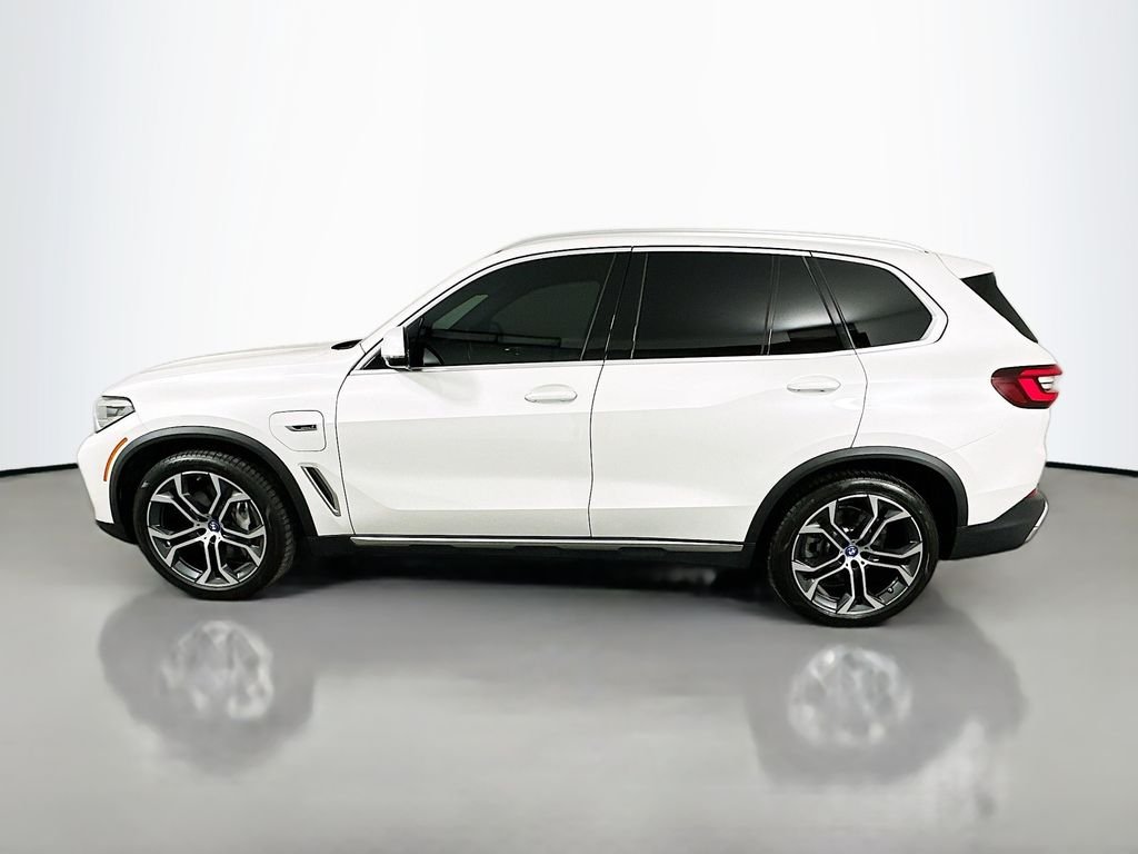 Used 2022 Mineral White Metallic BMW xDrive45e image 8