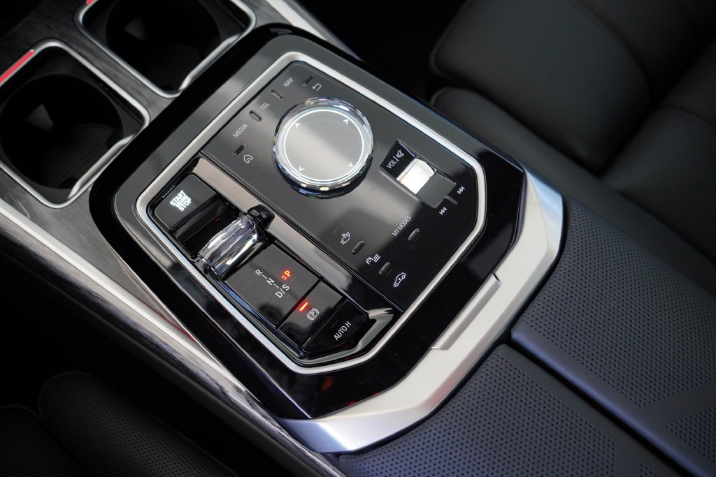 Used 2026 Brooklyn Gray Metallic BMW 750e xDrive image 20