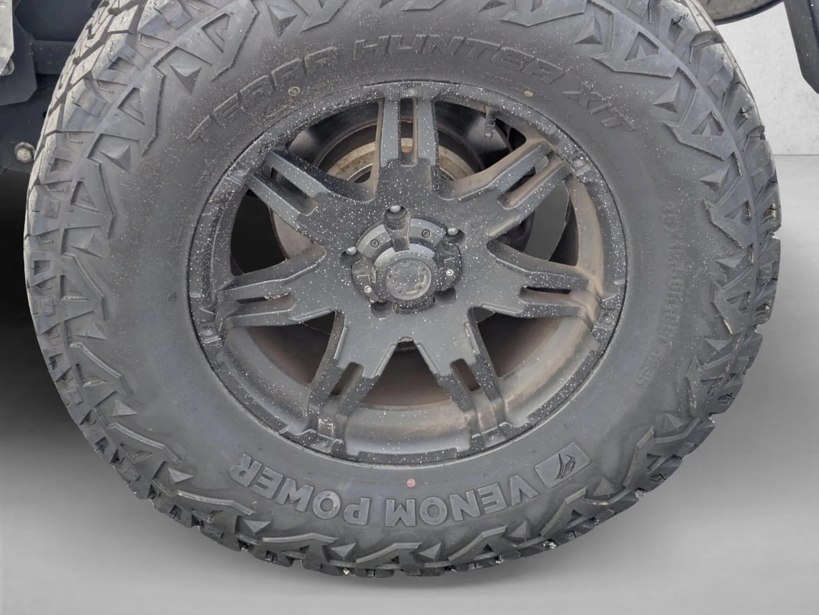 Used 2014 Billet Metallic Clearcoat Jeep Sport image 15