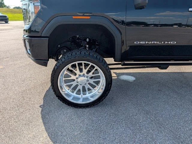 Used 2021 Onyx Black GMC Denali image 27