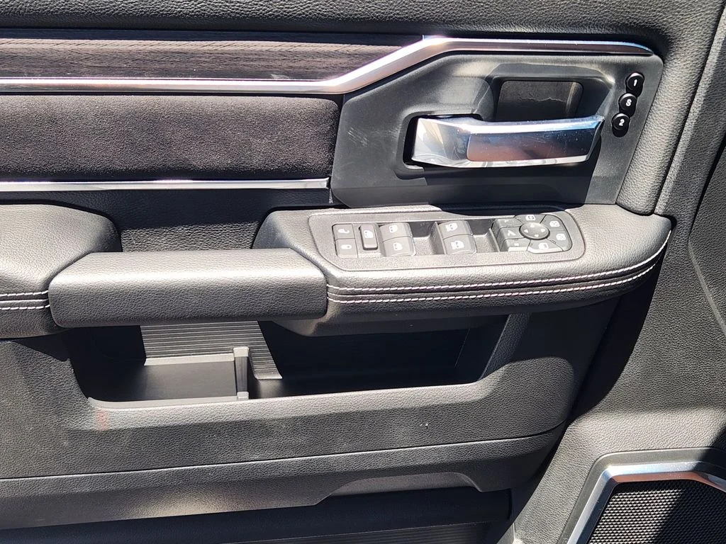 New 2026 Granite Crystal Metallic Clear-Coat Exterior Paint RAM Laramie image 17
