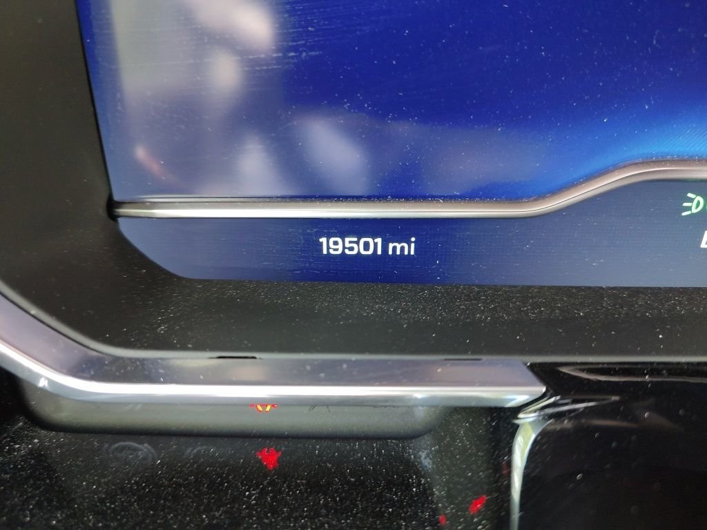 Used 2025 White Chevrolet LT image 24