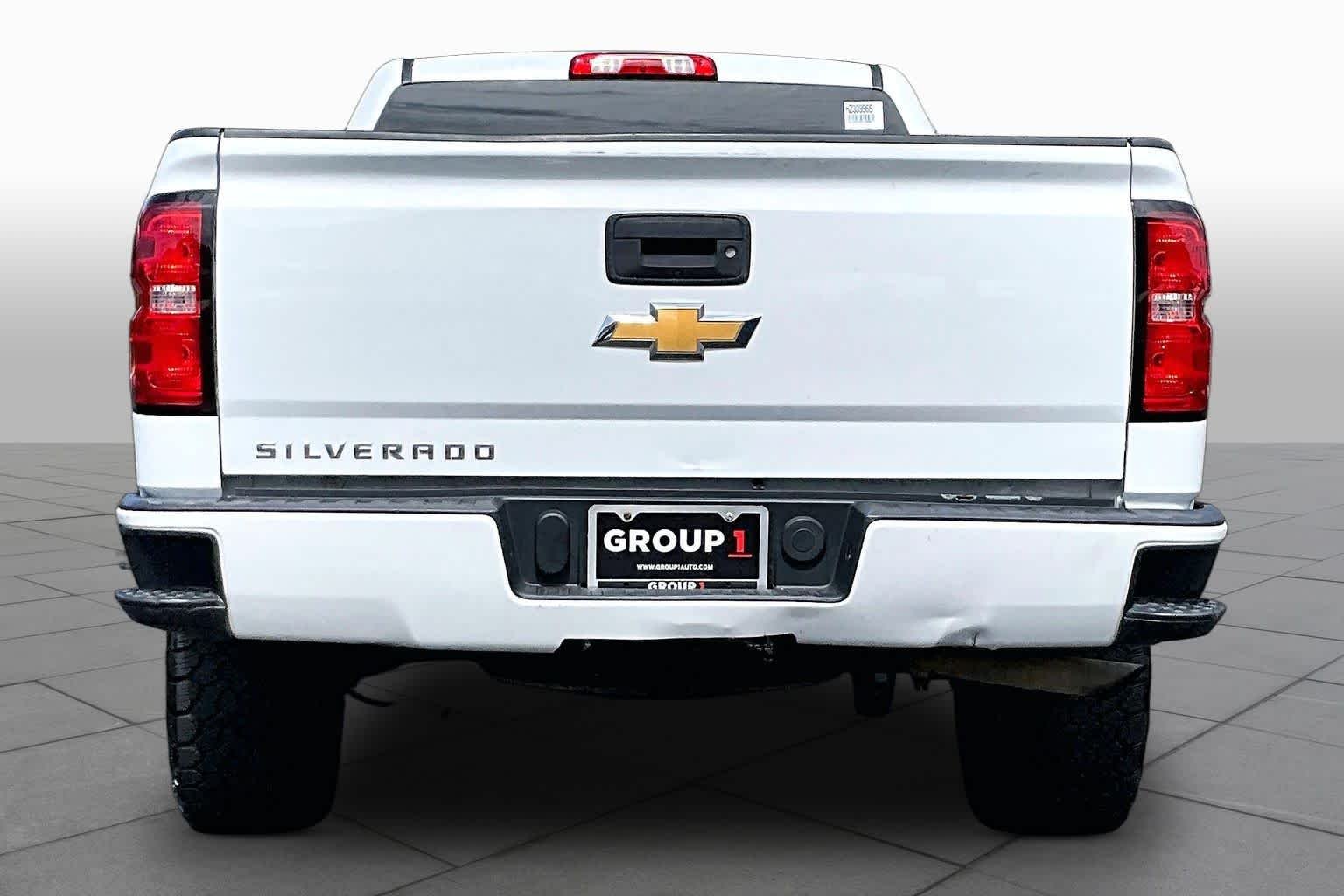 Used 2017 Summit White Chevrolet Custom image 5