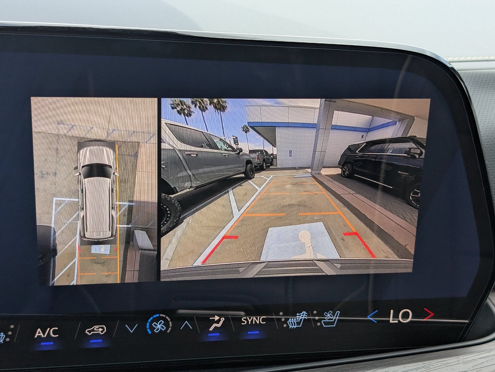 2026 Chevrolet Suburban Premier - Photo 23