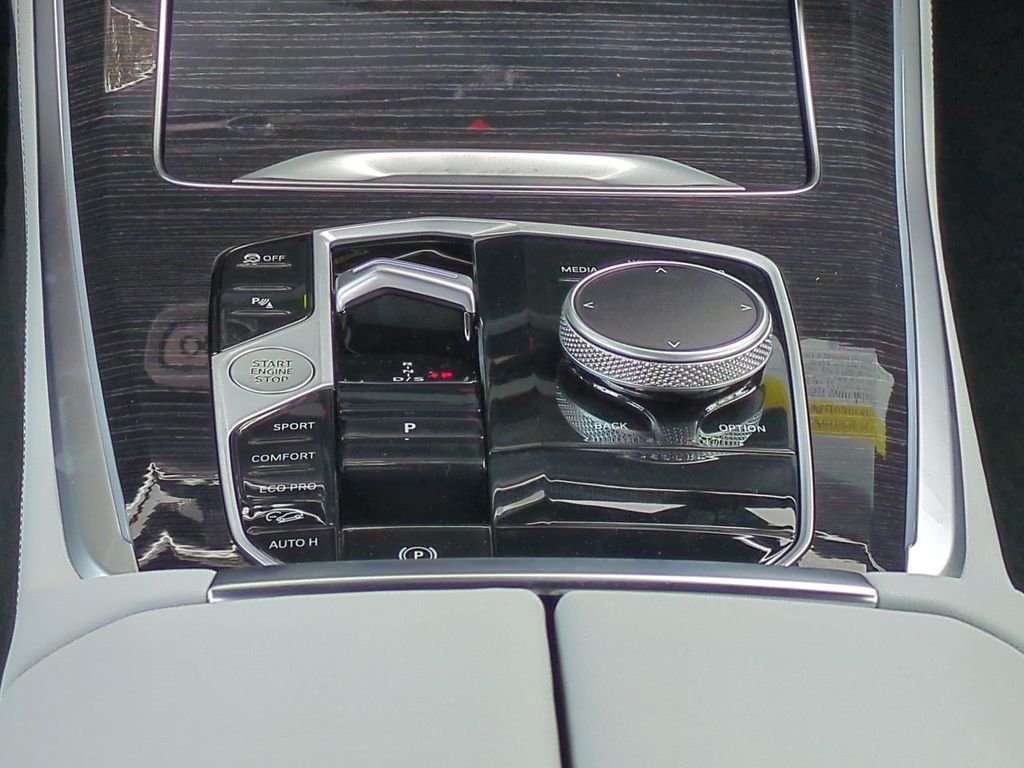 New 2026 Manhattan Green Metallic BMW xDrive40i image 19