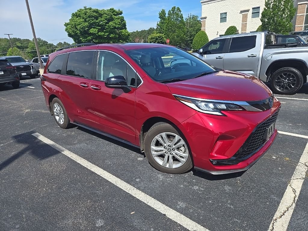 2022 Toyota Sienna XSE 7-Passenger Hybrid AWD's photo