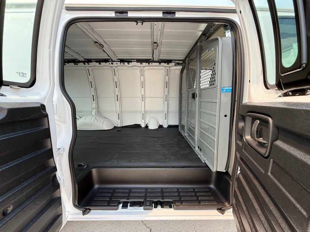 2025 Chevrolet Express Cargo Work Van - Photo 14