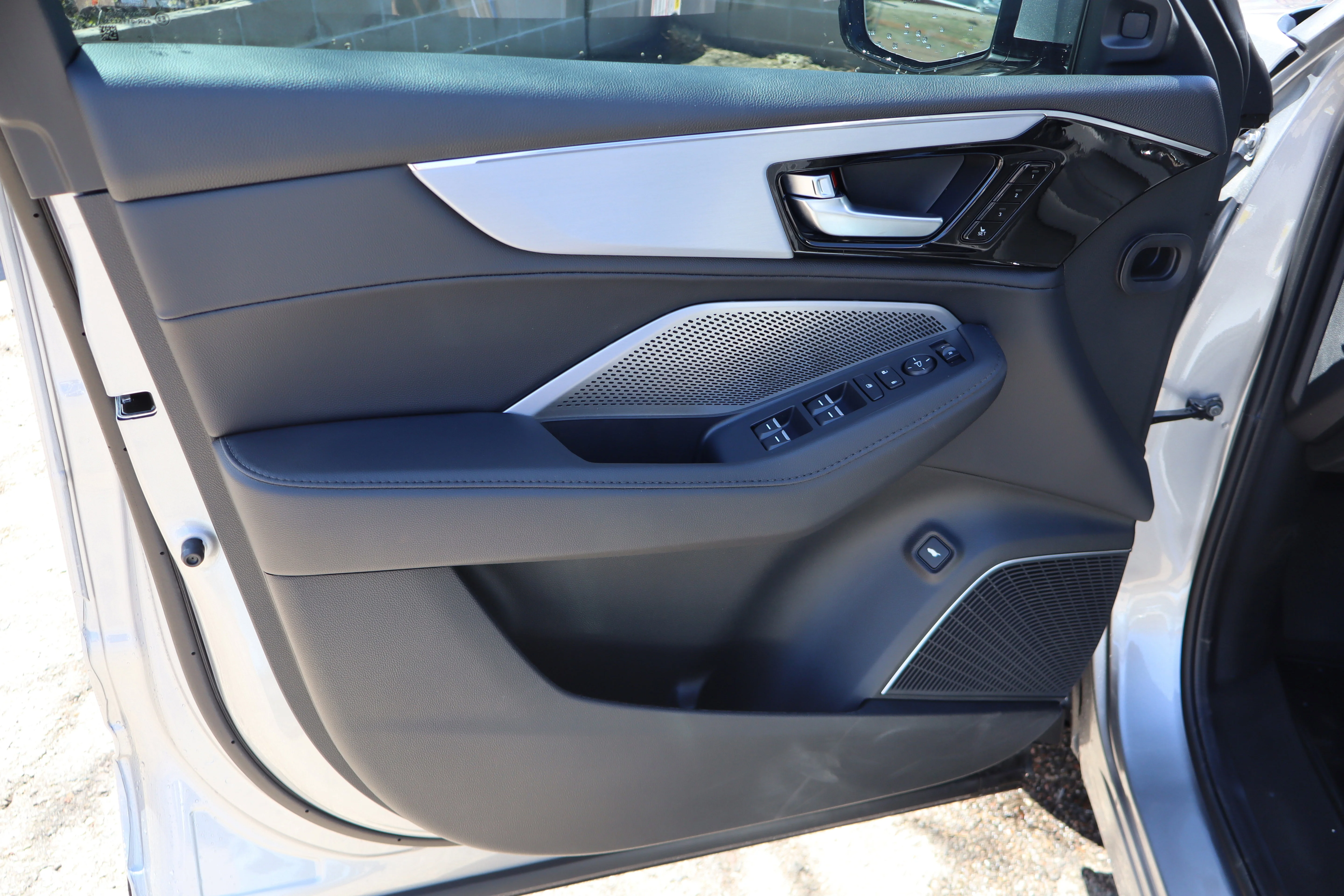 New 2026 Solar Silver Metallic Acura 4MDX image 22