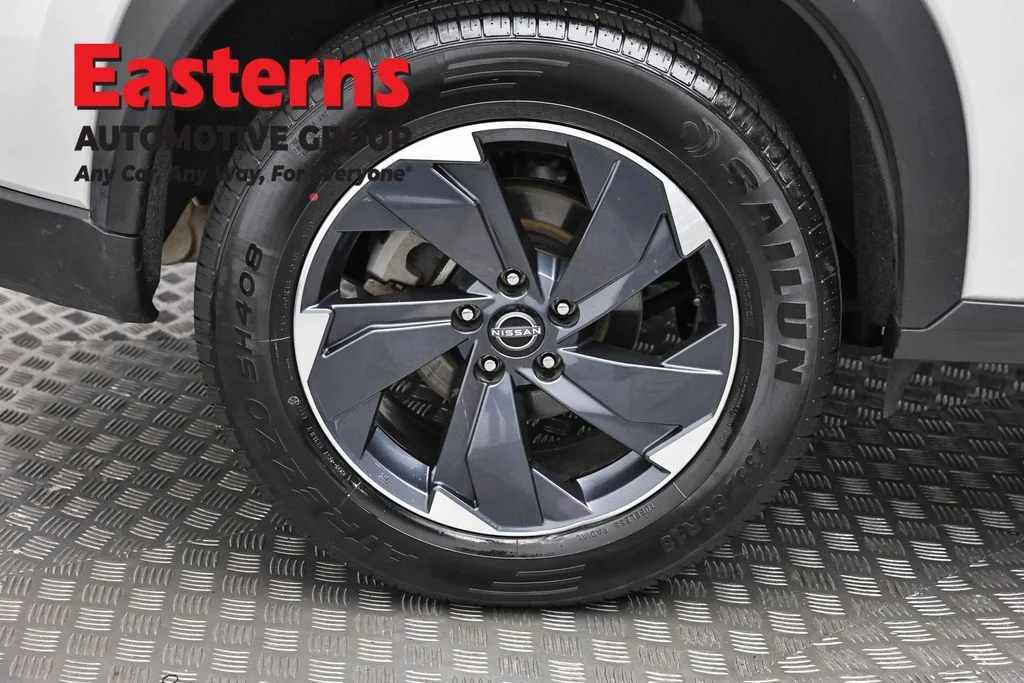 Used 2024 Silver Nissan SV image 29