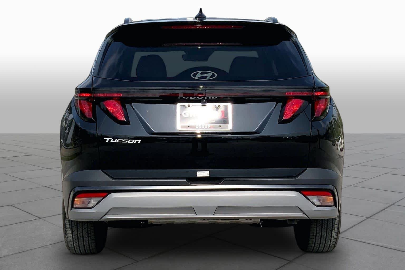 Used 2025 Phantom Black Hyundai SEL image 5