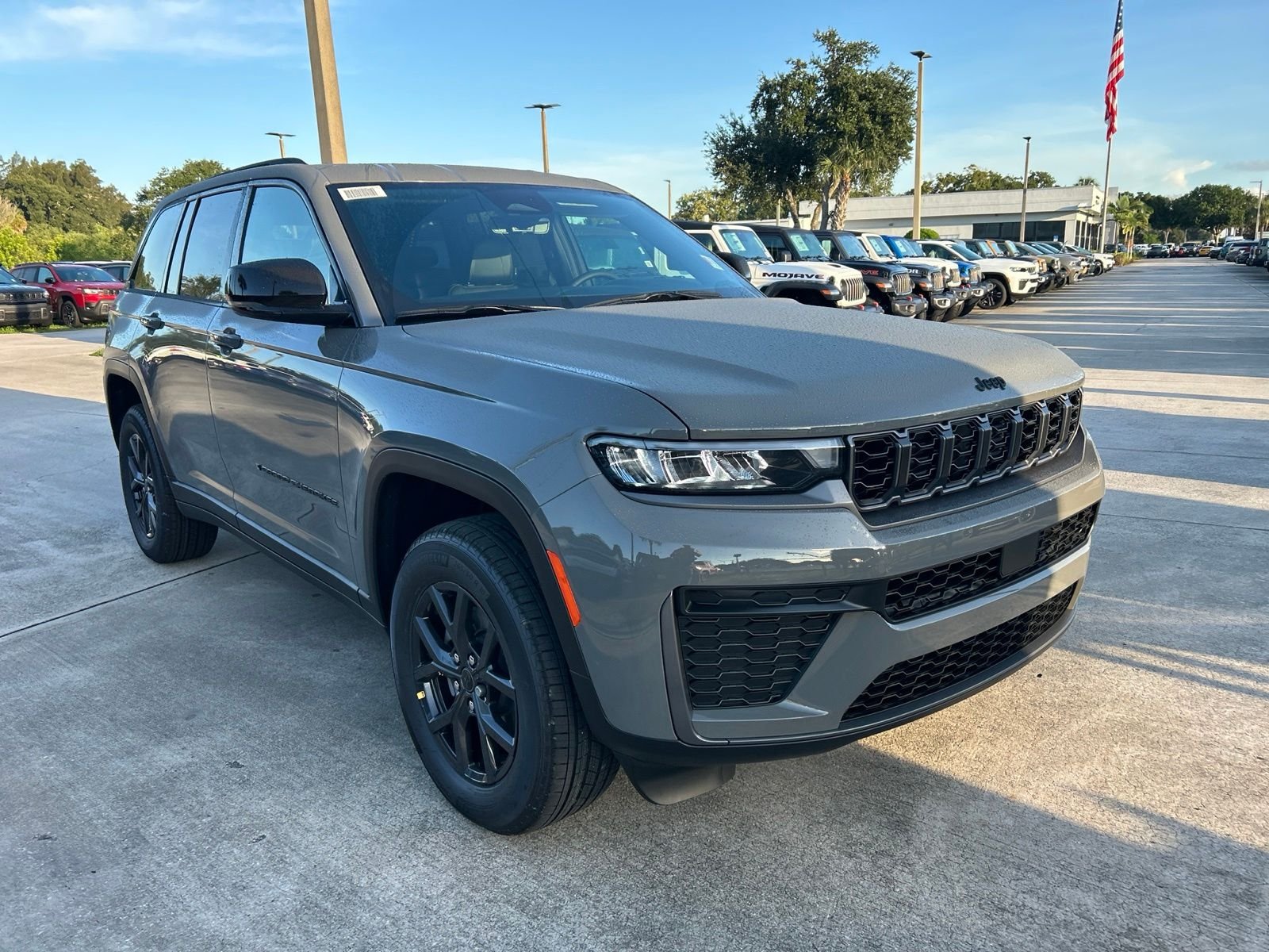 New 2027 Sting-Gray Clear-Coat Paint Jeep Laredo Altitude image 22