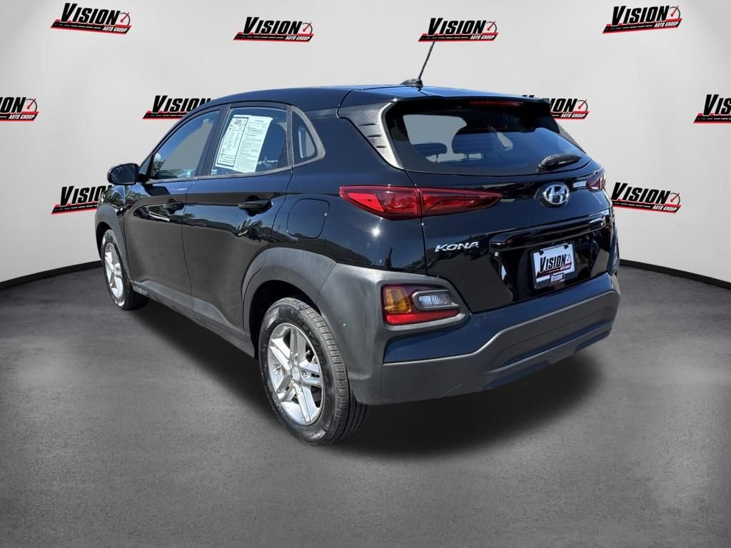 Used 2020 Black Hyundai SE image 2