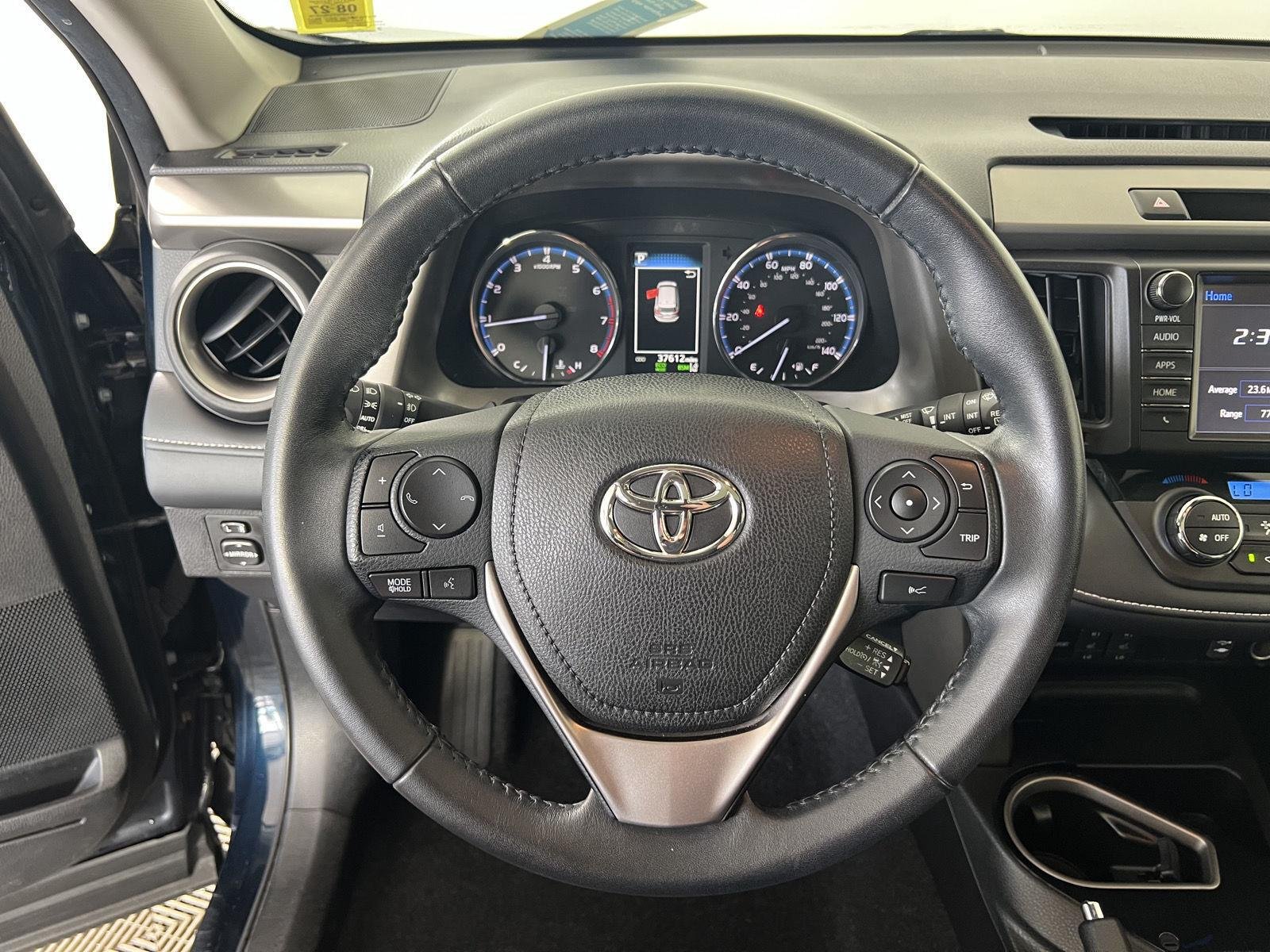 Used 2018 Galactic Aqua Mica Toyota Limited image 15