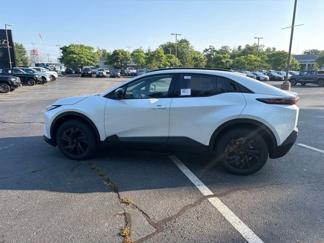 New 2026 Wind Chill Pearl <sup>1</sup> Toyota  SE image 9