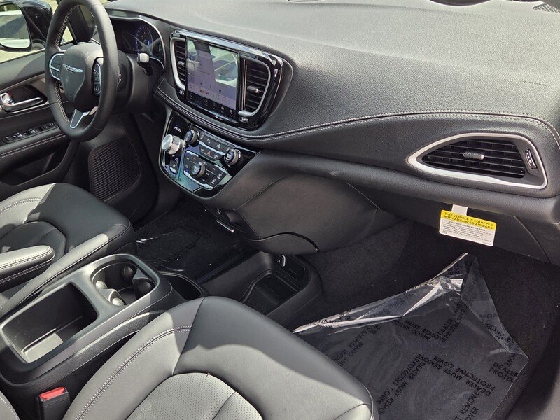 2026 Chrysler Pacifica Select - Photo 18