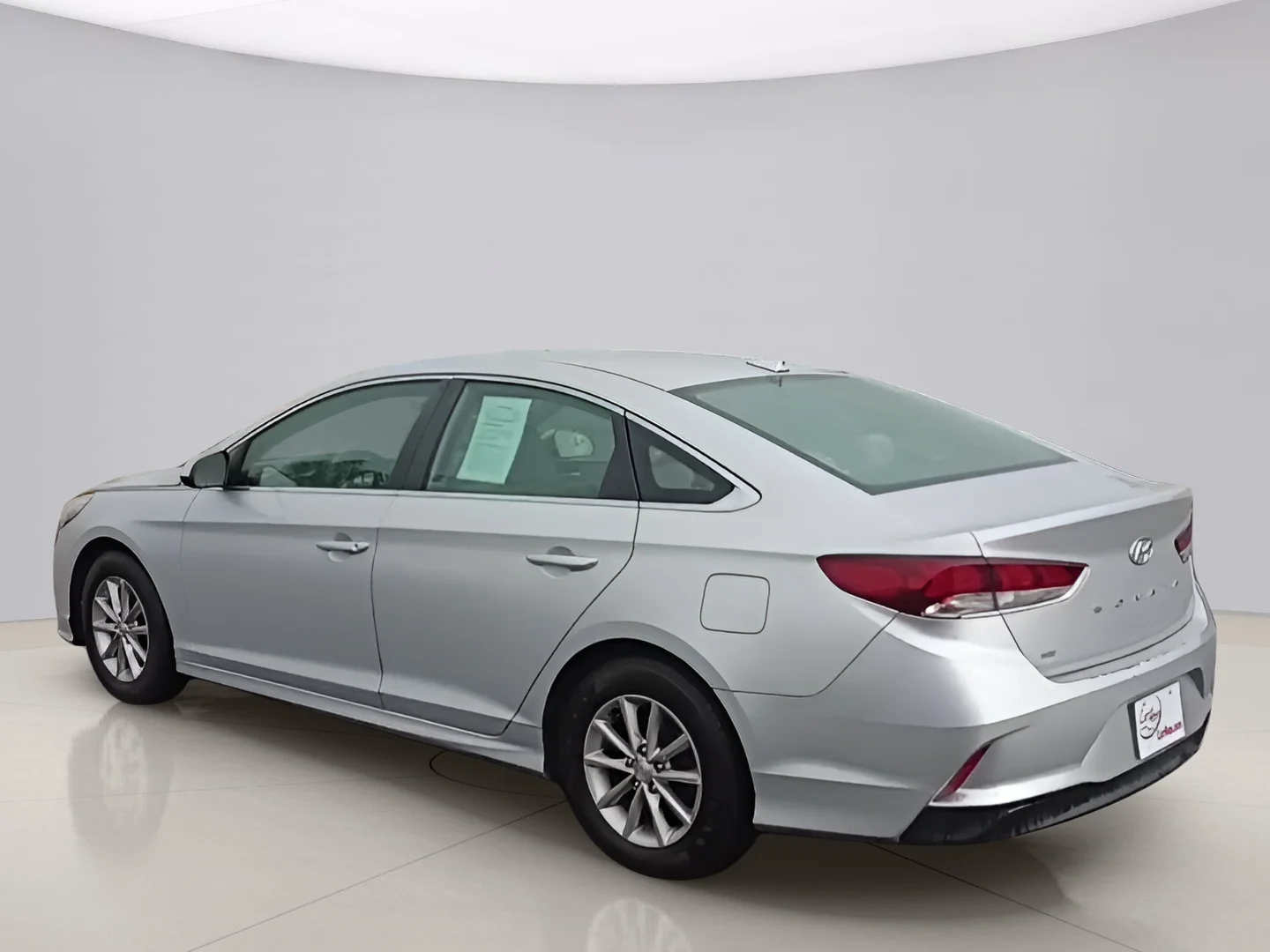Used 2019 Silver Hyundai SE image 4