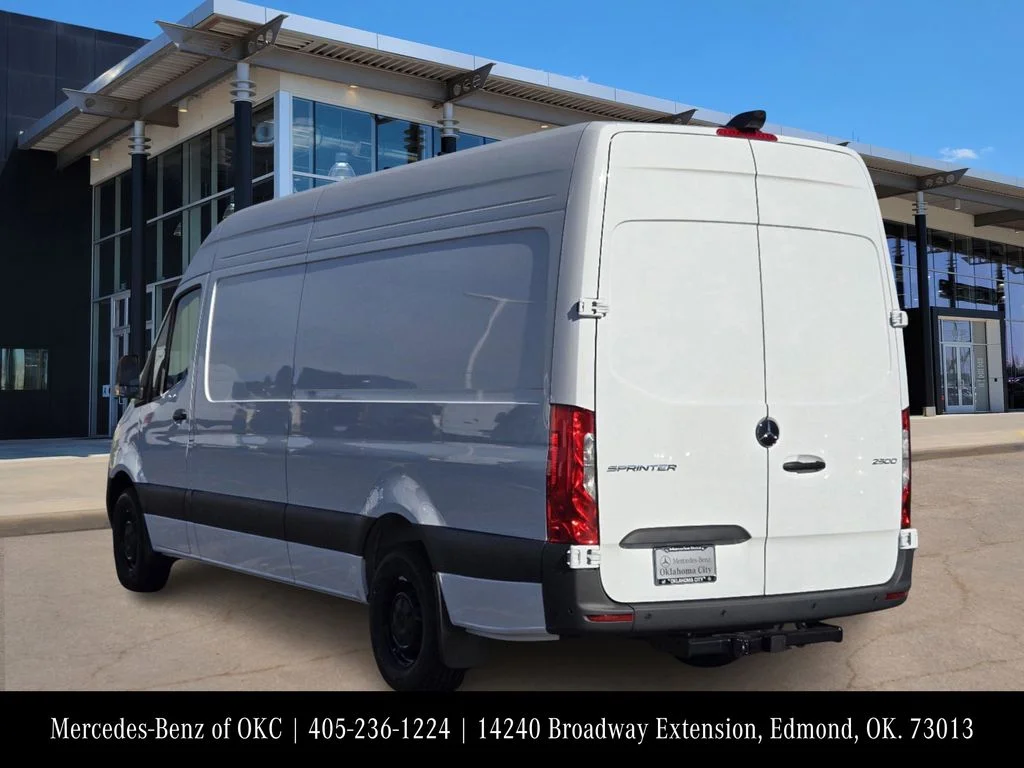 Used 2025 White Mercedes-Benz Cargo 170 WB image 4
