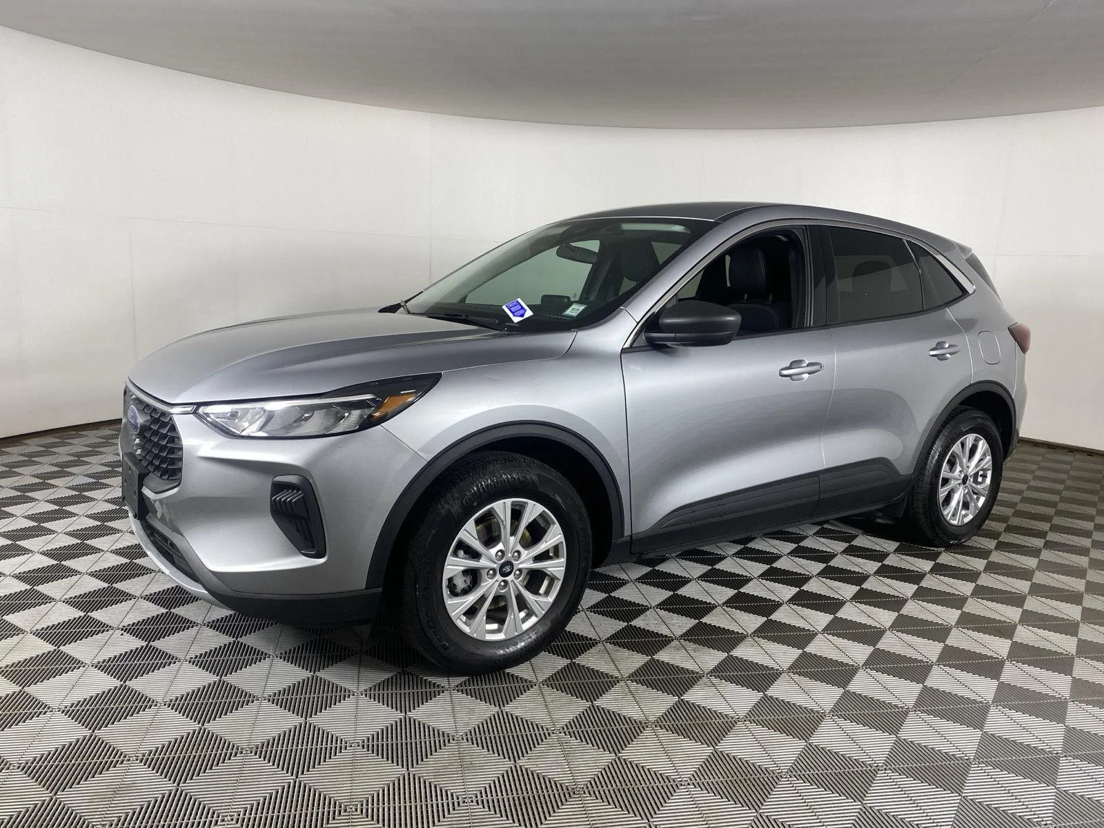 Used 2023 Iconic Silver Ford Active image 3