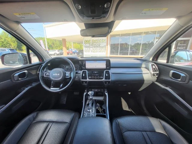 Used 2022 Red Kia S image 14