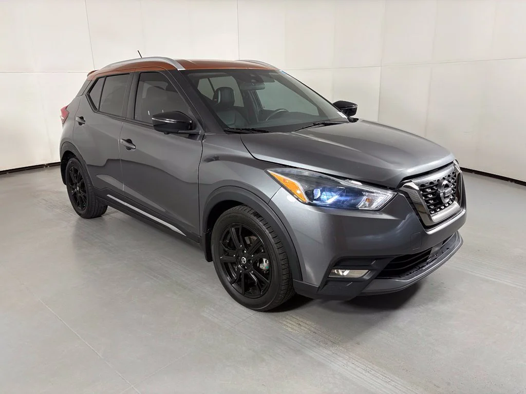 Used 2020 Gray Nissan SR image 2