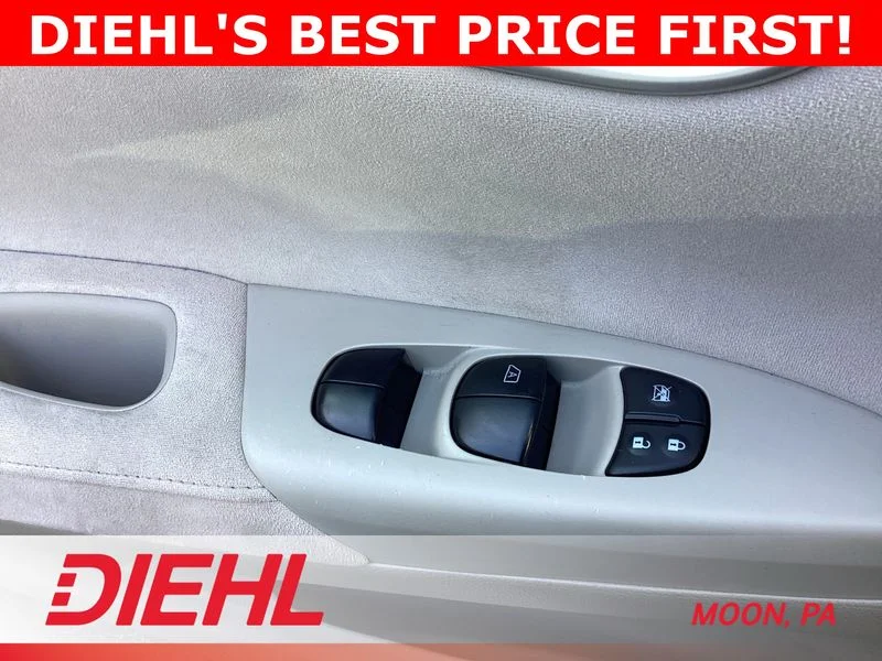 Used 2013 Silver Nissan SV image 38