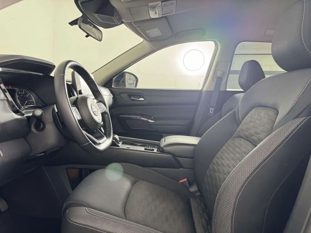 Used 2022 Black Nissan SV image 4