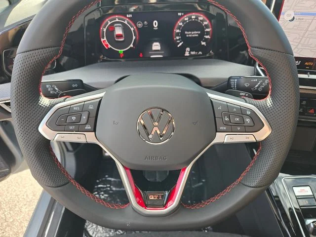 2025 Volkswagen Golf GTI SE - Photo 11