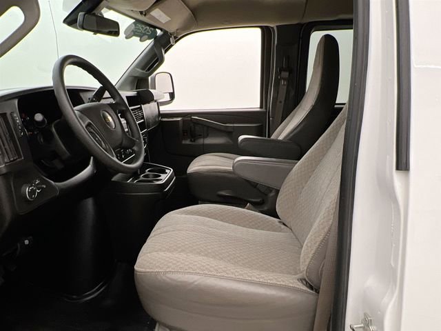 2025 Chevrolet Express Passenger LT - Photo 9
