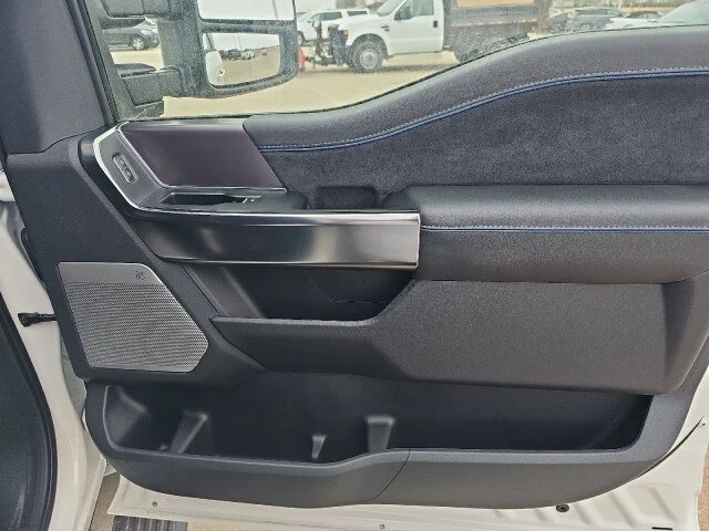 New 2025 Star White Metallic Tri-Coat Ford Platinum® image 38