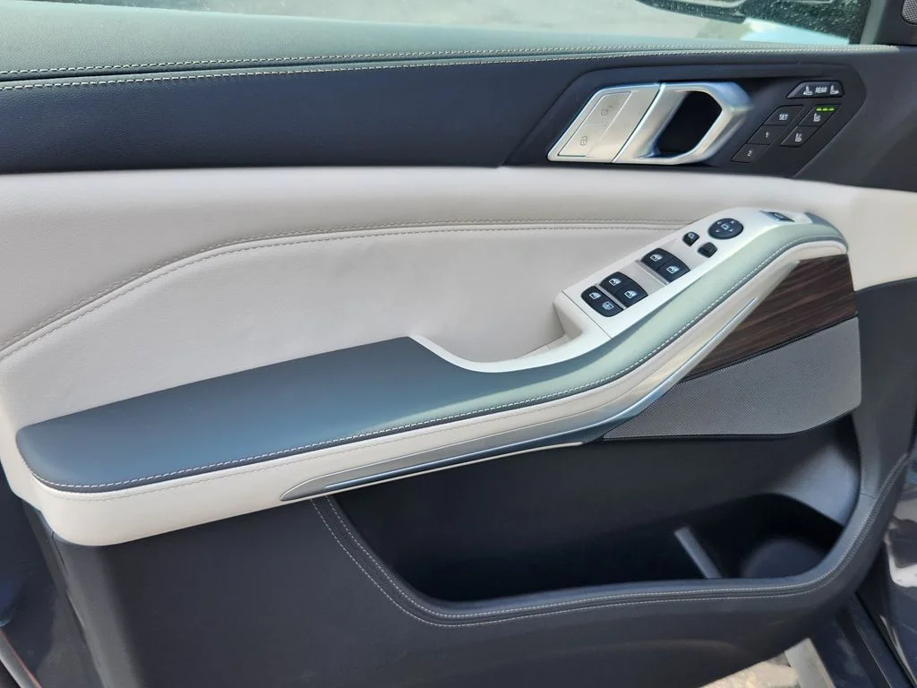 New 2027 Dravit Grey Metallic BMW xDrive40i image 8
