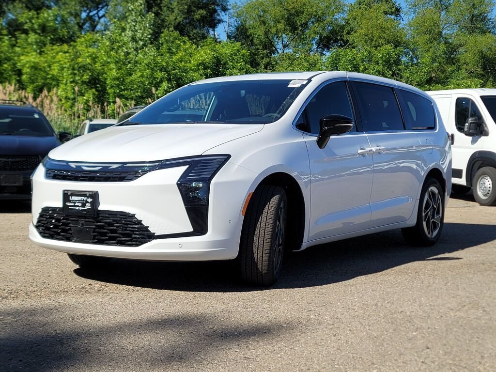 New 2027 Bright White Clear-Coat Exterior Paint Chrysler Limited image 5