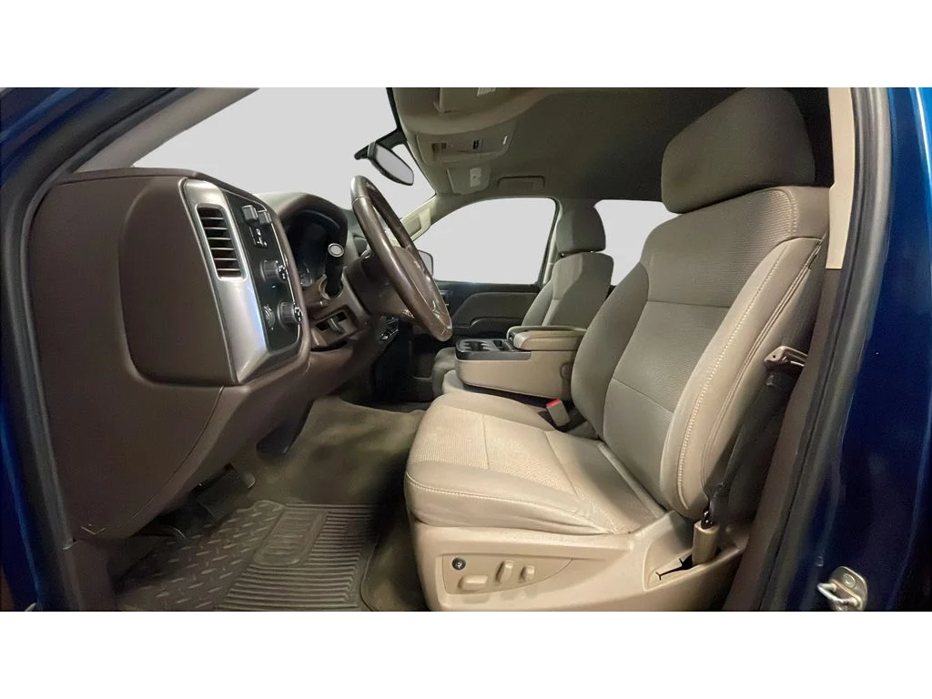 Used 2018 Deep Ocean Blue Metallic Chevrolet LT image 12